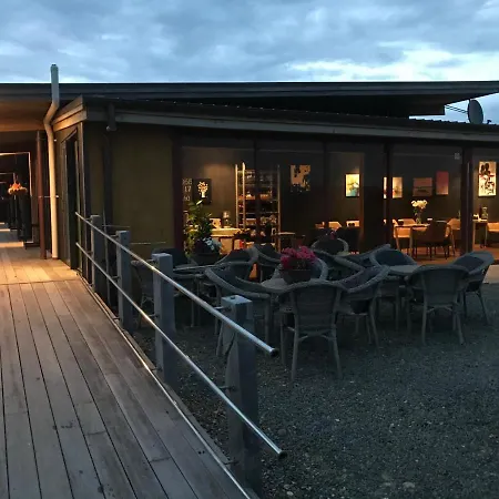 The Cliffs Seaside Lodge Tuatapere Exterior photo
