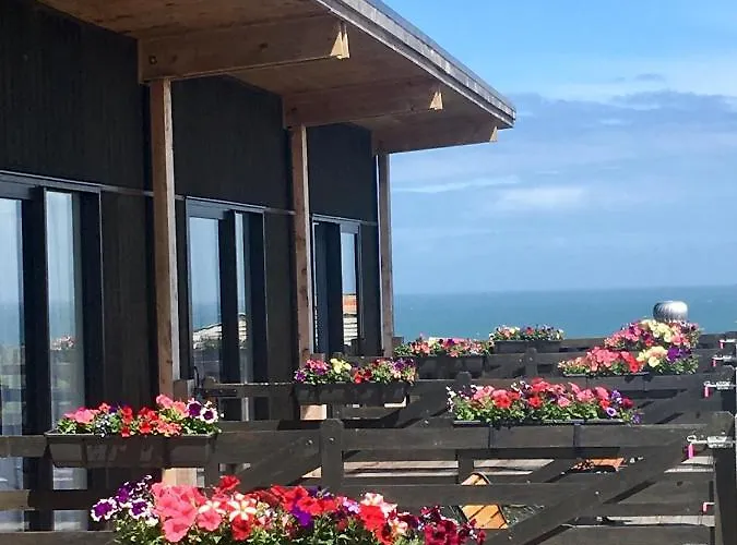 The Cliffs Seaside Lodge